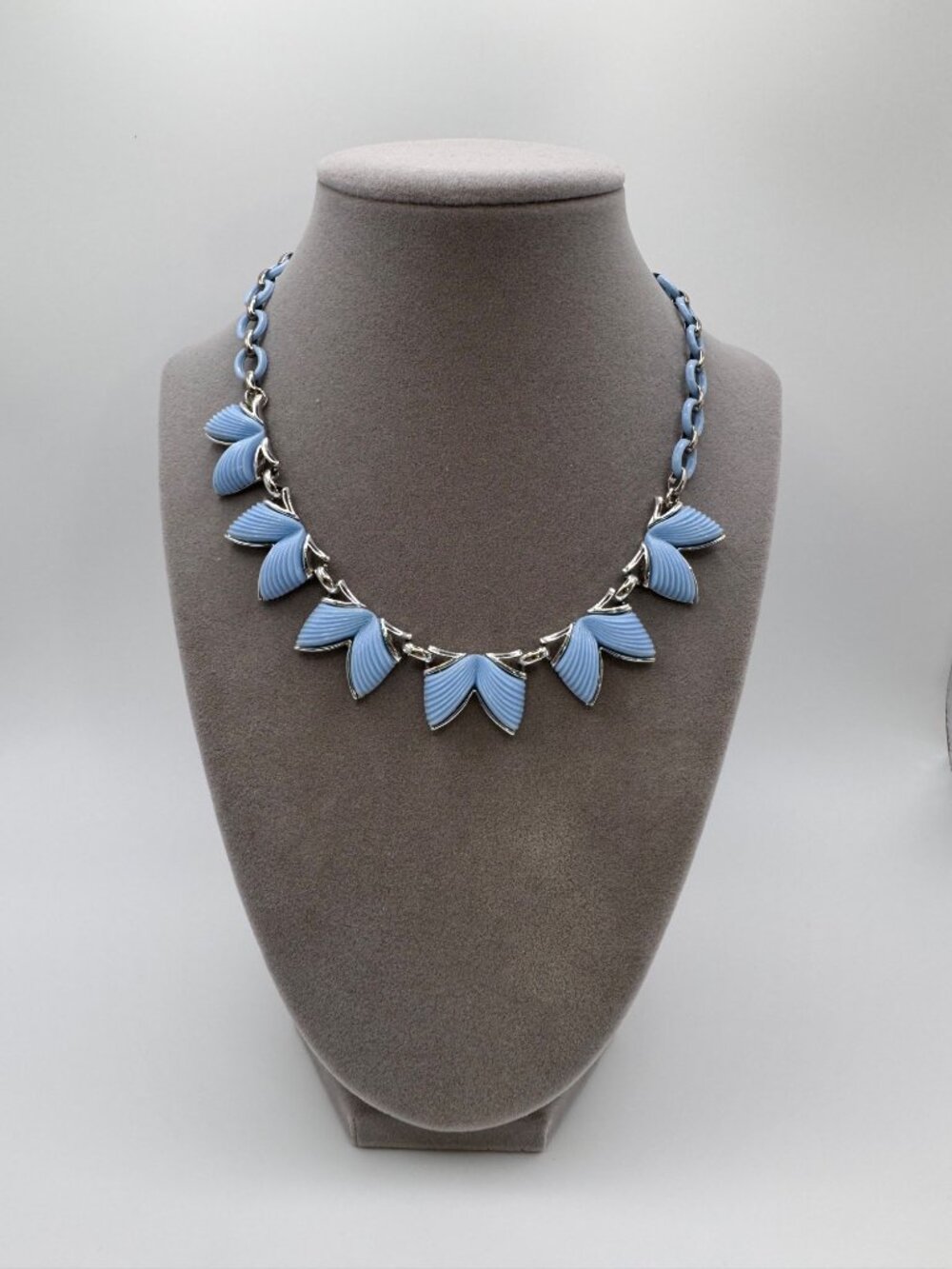 Vintage Baby Blue Textured Lucite Necklace Silver Tone Choker 14.5” Unsigned